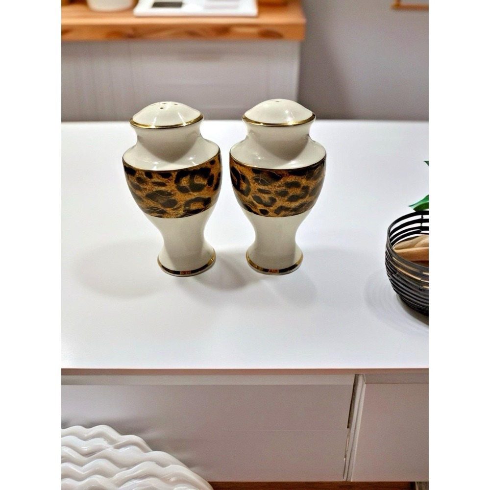 VTG Leopard Print Gold Trim Salt & Pepper Shakers White Ceramic Pair‎ Moss Cork
